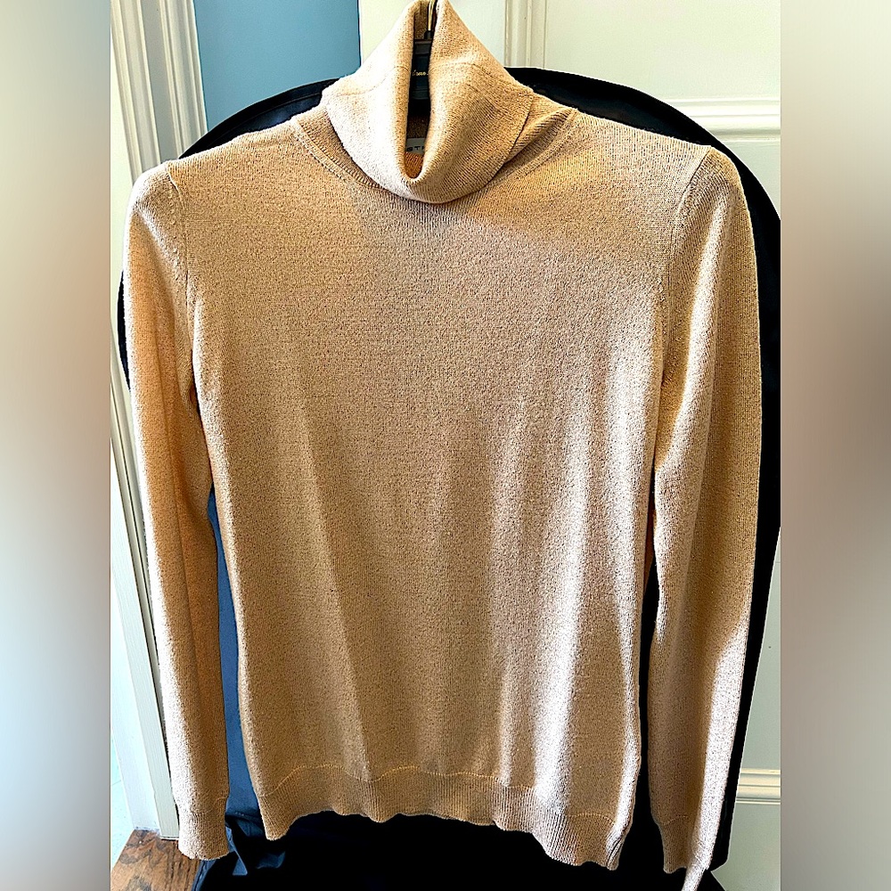 ETRO GOLD METALLIC WOOL KNIT GOSSAMER TURTLENECK! Made in Italy! 
Size 40 (US 4)